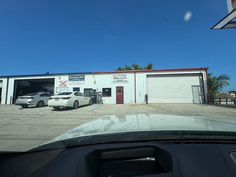 3608 Oleander Ave, Fort Pierce, FL for sale - Primary Photo - Image 1 of 3