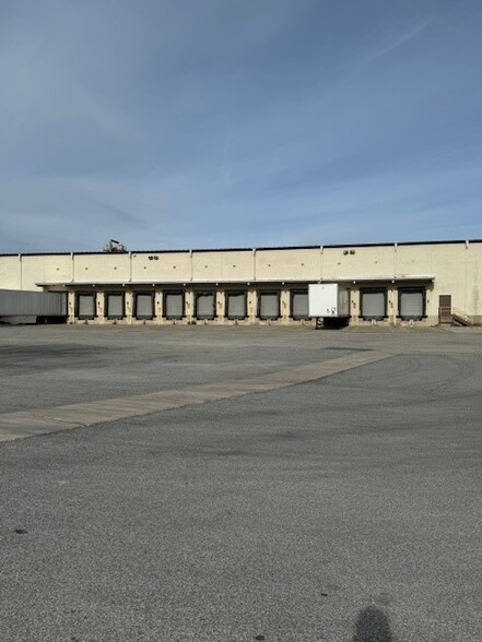 26 Republic Plz, Middletown, NY for lease - Building Photo - Image 2 of 17