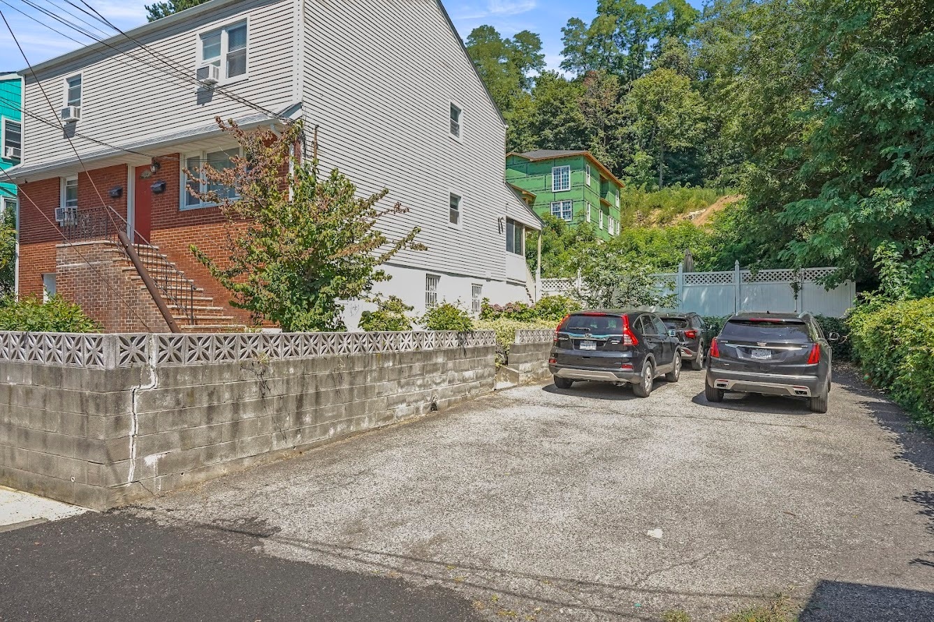 25 Montague St, Yonkers, NY for sale Primary Photo- Image 1 of 24