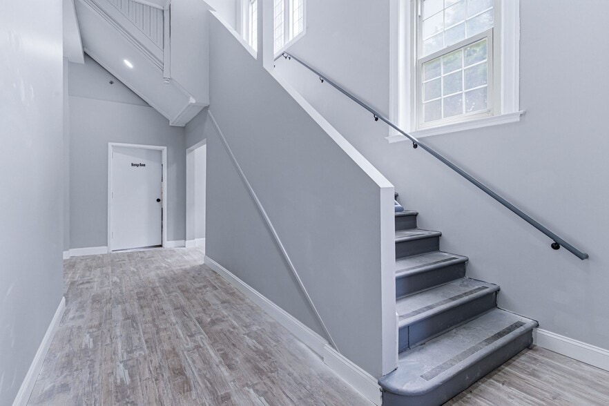 387 Broad St, Central Falls, RI à vendre - Photo du bâtiment - Image 3 de 41