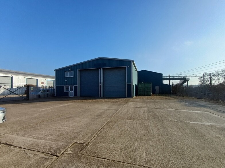 12 Station Rd, Bedford for lease - Building Photo - Image 3 of 4