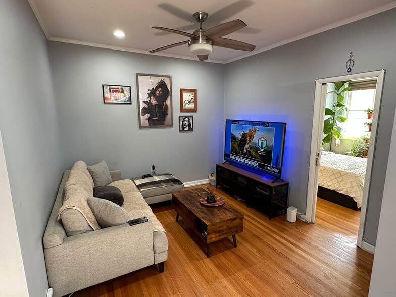 1017 Westside Ave, Jersey City, NJ for sale - Interior Photo - Image 2 of 21