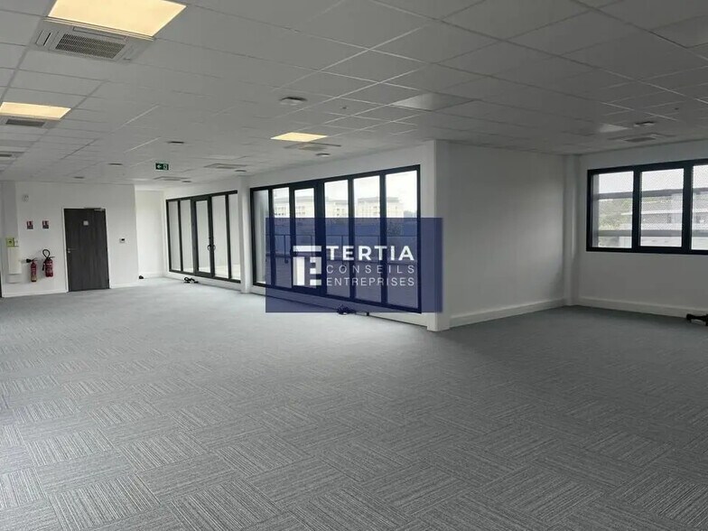 Office in Montpellier for lease - Building Photo - Image 3 of 8