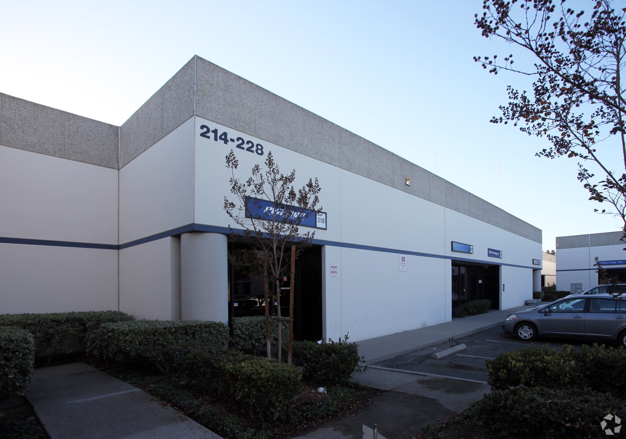 214-228 S 5th Ave, City of Industry, CA à louer Photo principale- Image 1 de 10