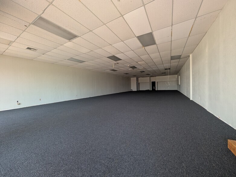 203-207 SW C Ave, Lawton, OK for lease - Interior Photo - Image 2 of 4