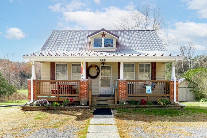 1868 W Lynchburg Salem Tpke, Bedford, VA à vendre - Photo du bâtiment - Image 2 de 15