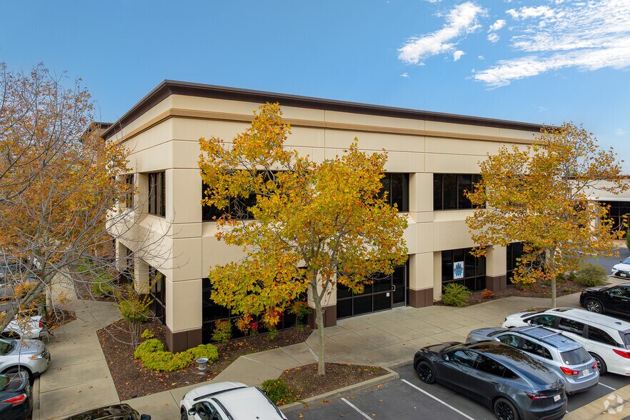 2204 Plaza Dr, Rocklin, CA à louer - Photo du bâtiment - Image 2 de 3