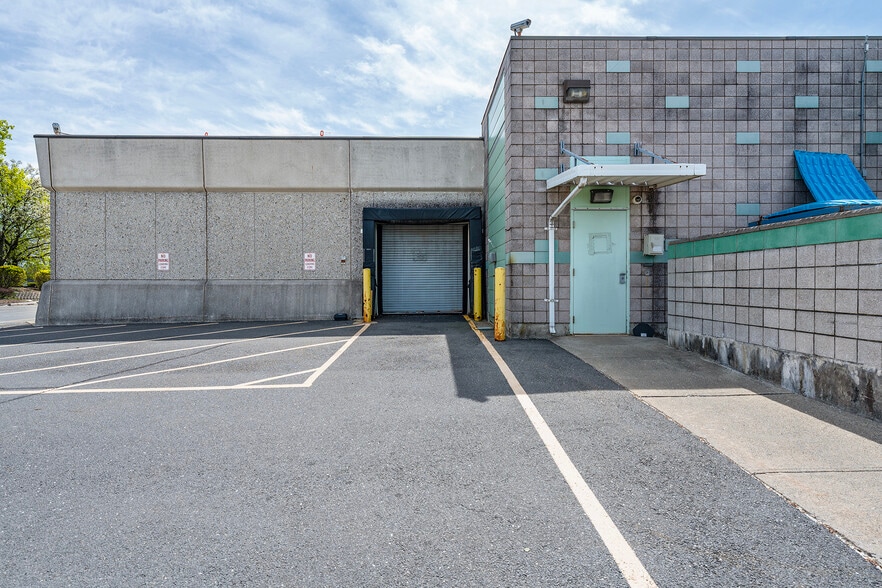 900 Durham Ave, South Plainfield, NJ for lease - Building Photo - Image 2 of 8