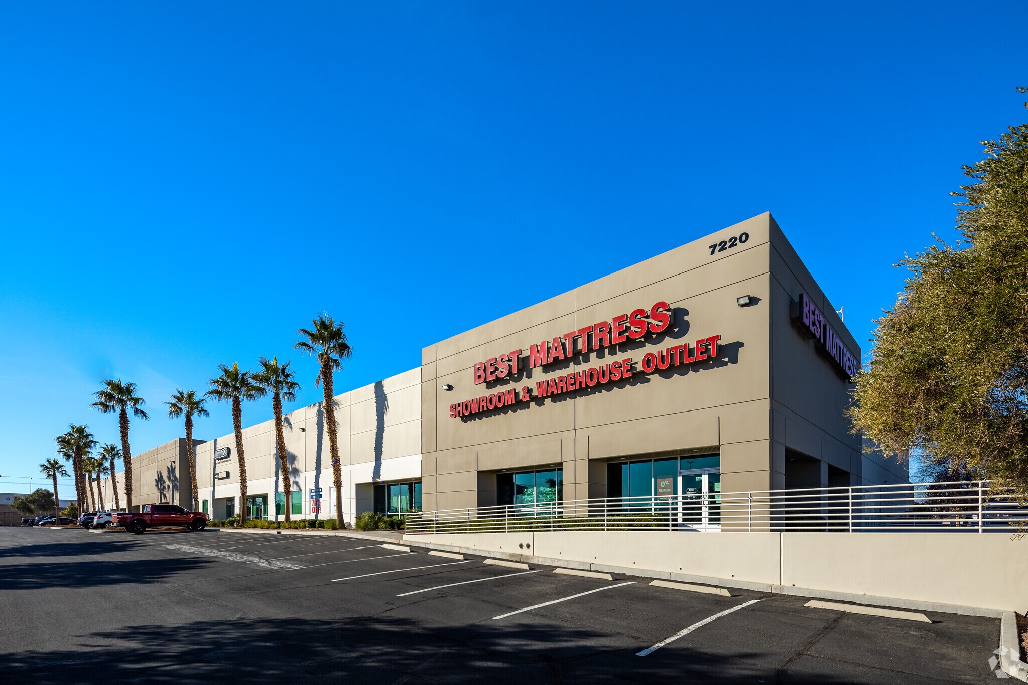7220 Dean Martin Dr, Las Vegas, NV for lease Primary Photo- Image 1 of 5
