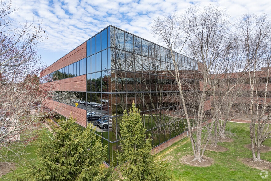 103 Morgan Ln, Plainsboro, NJ for sale - Primary Photo - Image 1 of 14