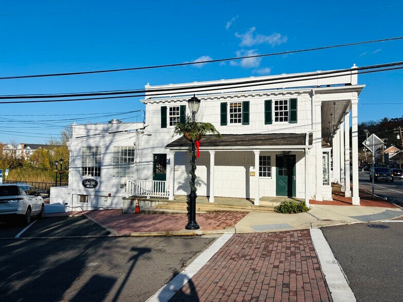 1345 Old Northern Blvd, Roslyn, NY à louer - Photo du bâtiment - Image 3 de 22