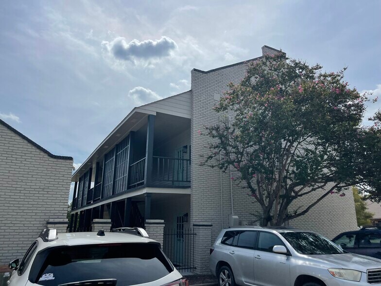 11603 Newcastle Ave, Baton Rouge, LA à louer - Photo du bâtiment - Image 3 de 34