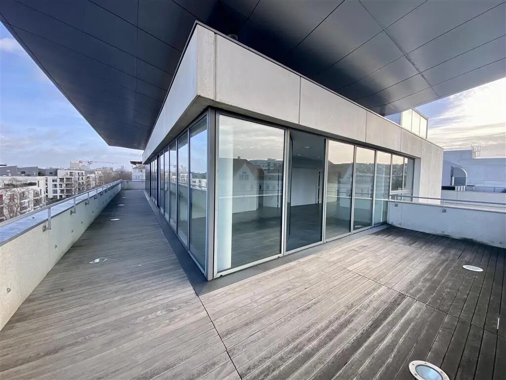 Office in Rueil-Malmaison for lease Building Photo- Image 1 of 10