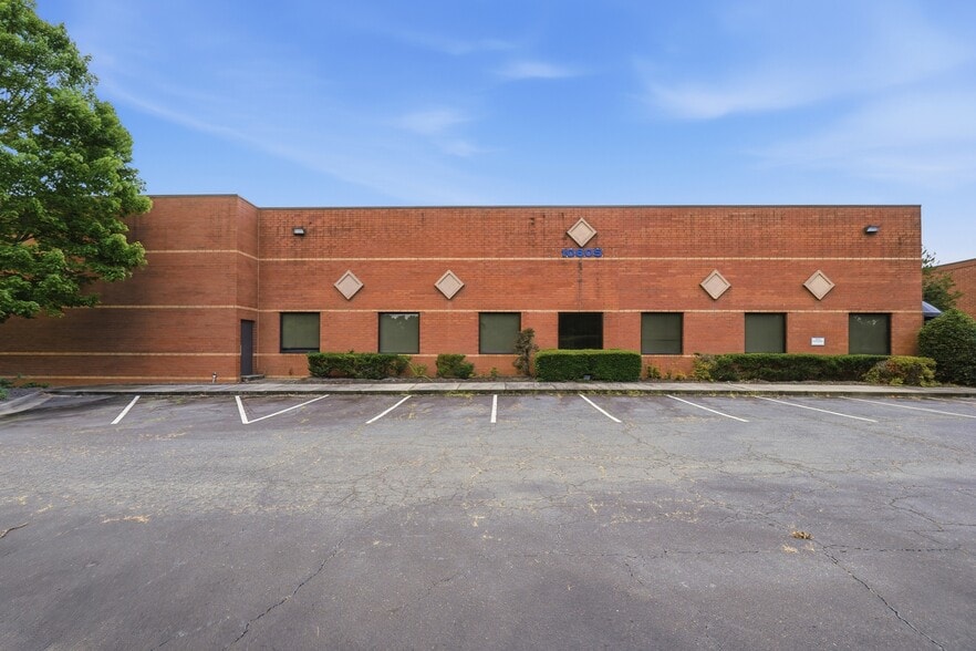 10605 Southern Loop Blvd, Pineville, NC for lease - Building Photo - Image 3 of 31