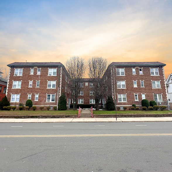 18 Lincoln St, New Britain, CT à vendre - Photo du bâtiment - Image 1 de 10