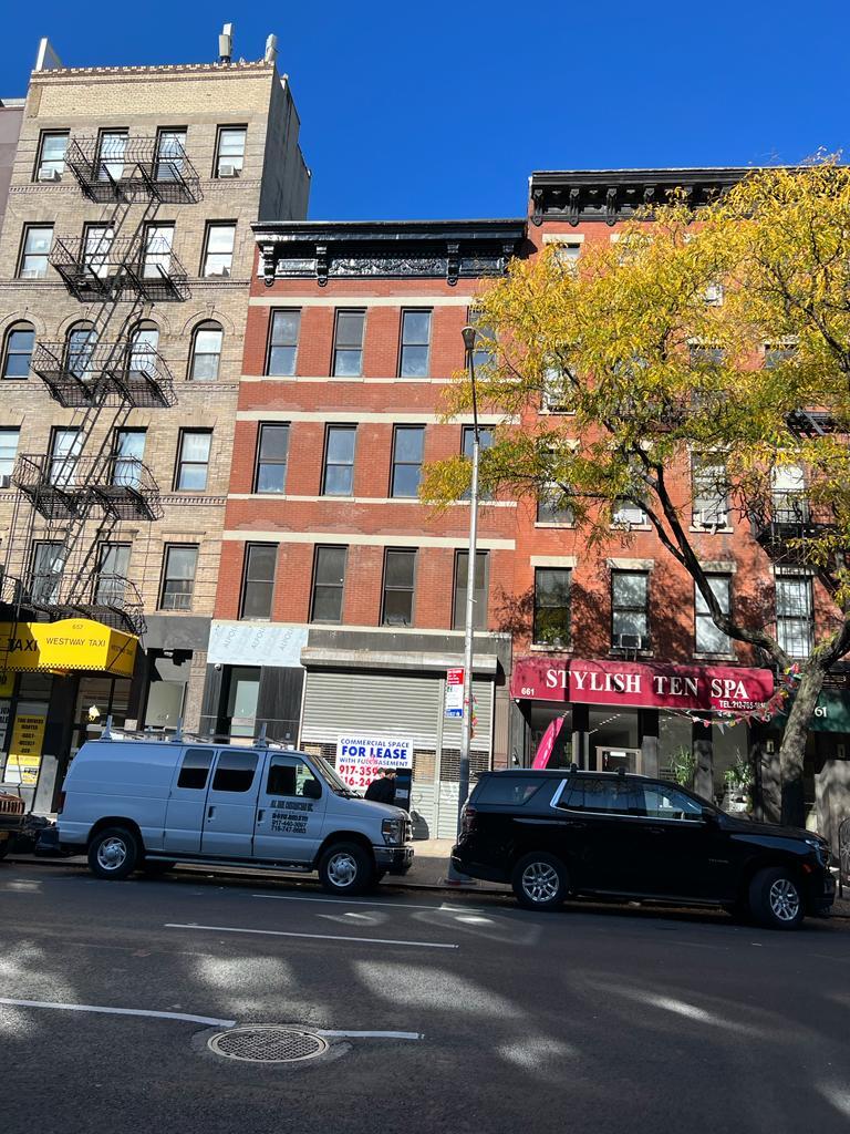 659 Tenth Ave, New York, NY à louer Photo principale- Image 1 de 11