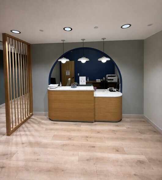 32-45 Hunters Point Ave, Long Island City, NY for lease - Building Photo - Image 2 of 9