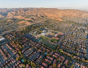 NWC of Erringer Rd & Simi Town Center Way, Simi Valley, CA à louer Aérien- Image 2 de 8