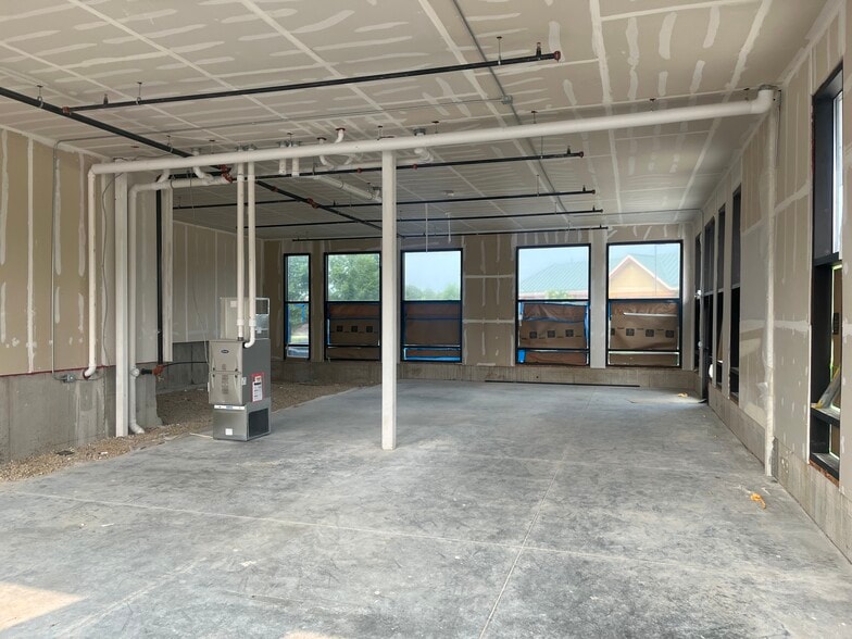 5601 Fraser Cir, Madison, WI for lease - Interior Photo - Image 3 of 12