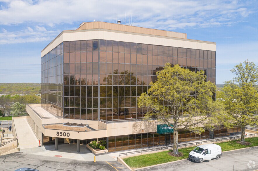 8500 W 110th St, Overland Park, KS à louer - Photo du bâtiment - Image 3 de 10