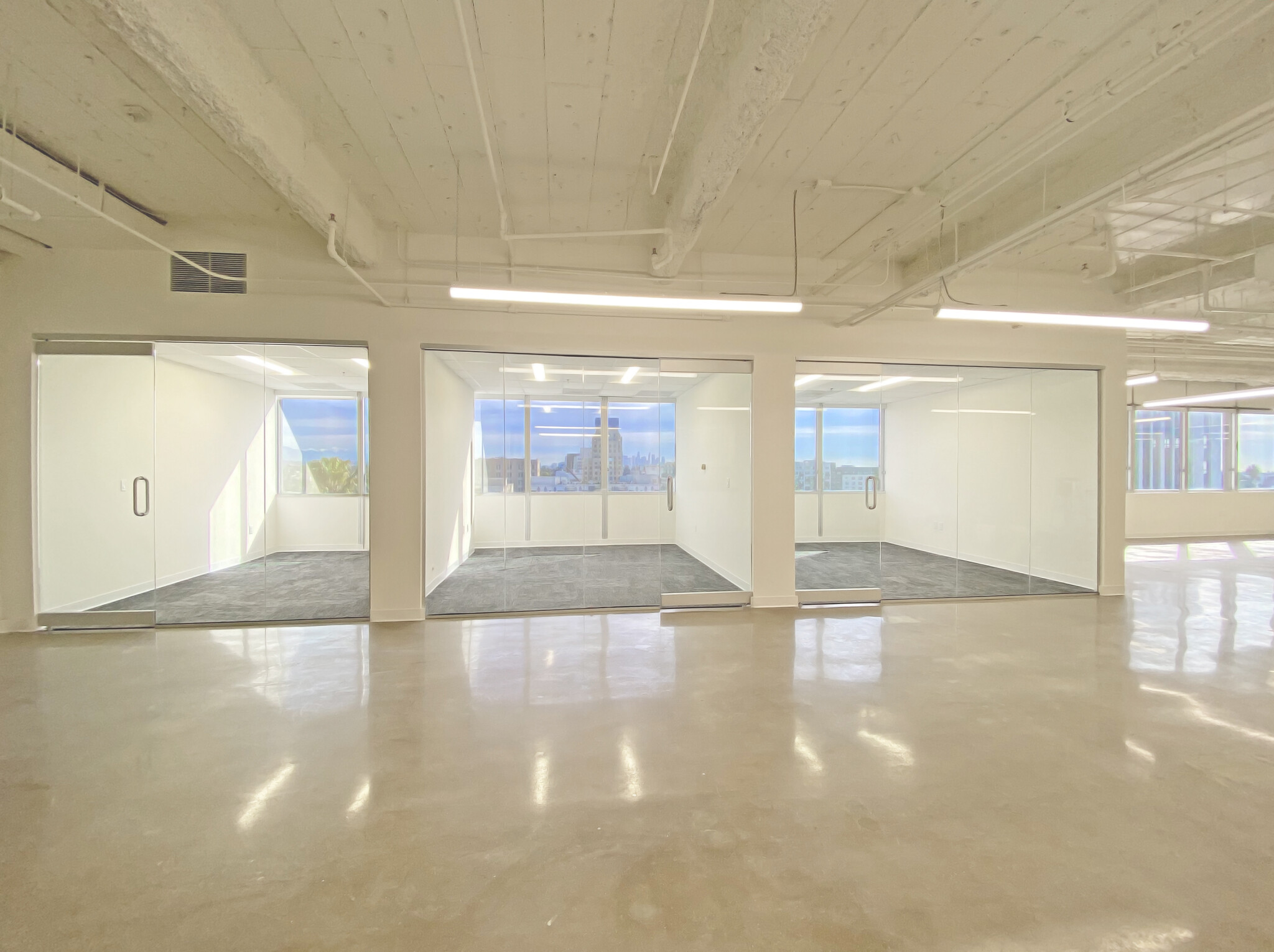 5455 Wilshire Blvd, Los Angeles, CA for lease Interior Photo- Image 1 of 9