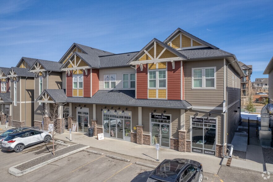 101 Sunset Dr, Cochrane, AB à vendre - Photo du bâtiment - Image 2 de 10