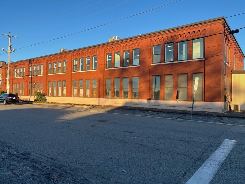 95 Grand Ave, Pawtucket, RI for lease - Building Photo - Image 3 of 29