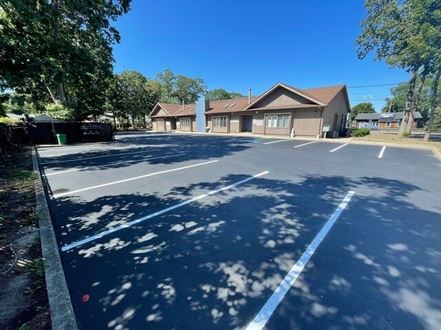 1050 Hallock Ave, Port Jefferson, NY à louer Photo du bâtiment- Image 1 de 7