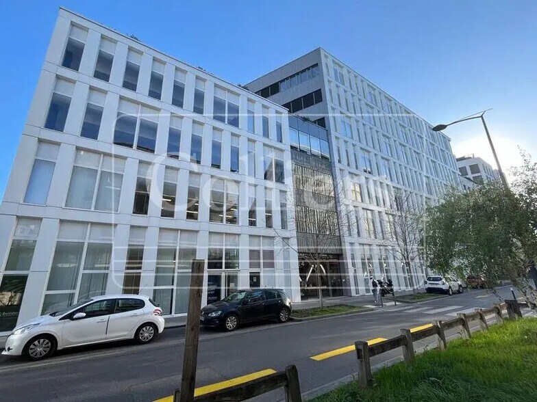 4 Rue Maurice Moissonnier, Vaulx-en-Velin for lease - Building Photo - Image 1 of 21
