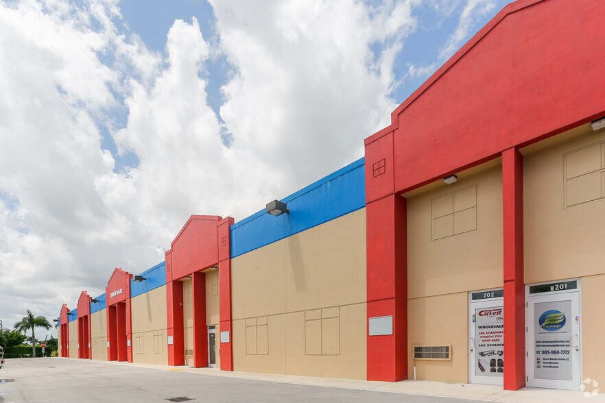 13991 SW 143rd Ct, Miami, FL à louer - Photo du bâtiment - Image 3 de 3