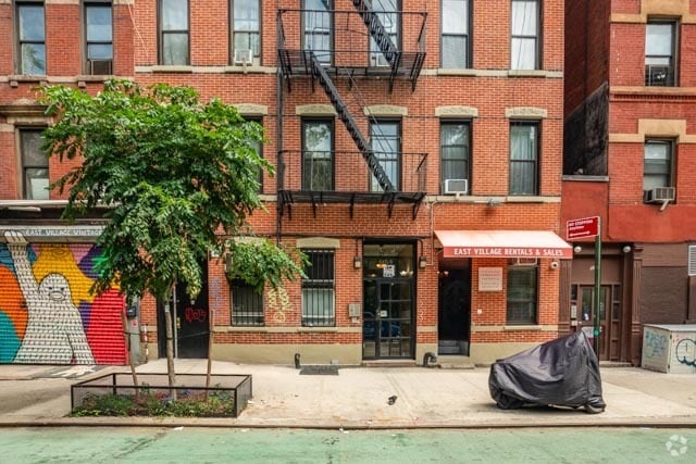 547 E 12th St, New York, NY for lease - Primary Photo - Image 1 of 3