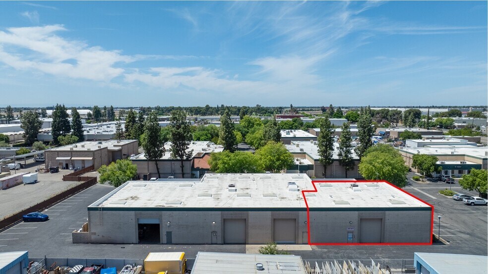 5748 E Shields Ave, Fresno, CA for lease - Building Photo - Image 2 of 7