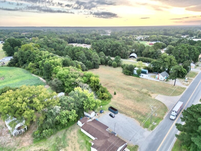 16445 General Puller Hwy, Deltaville, VA for sale - Building Photo - Image 1 of 6