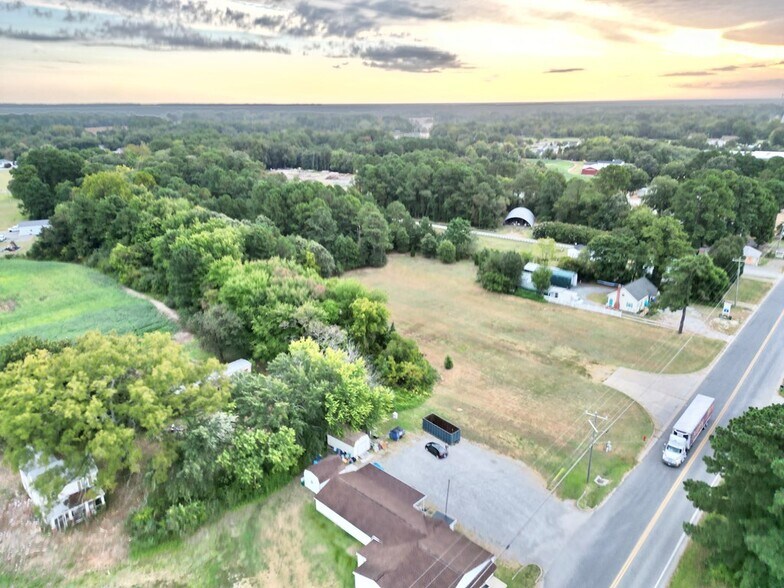 16445 General Puller Hwy, Deltaville, VA à vendre - Photo du bâtiment - Image 1 de 6