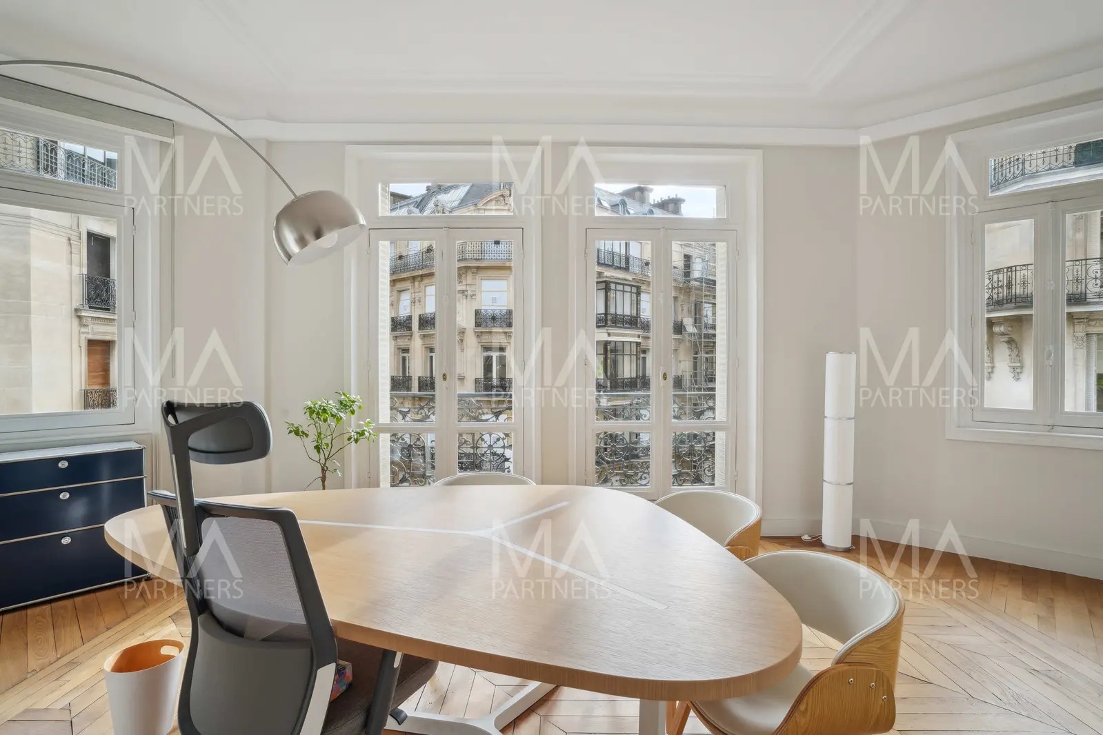 14 Rue Clément Marot, Paris à vendre Photo intérieure- Image 1 de 12