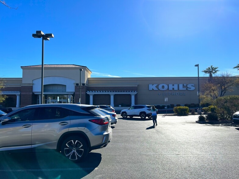 Peccole Plaza portfolio of 7 properties for sale on LoopNet.ca - Building Photo - Image 2 of 15