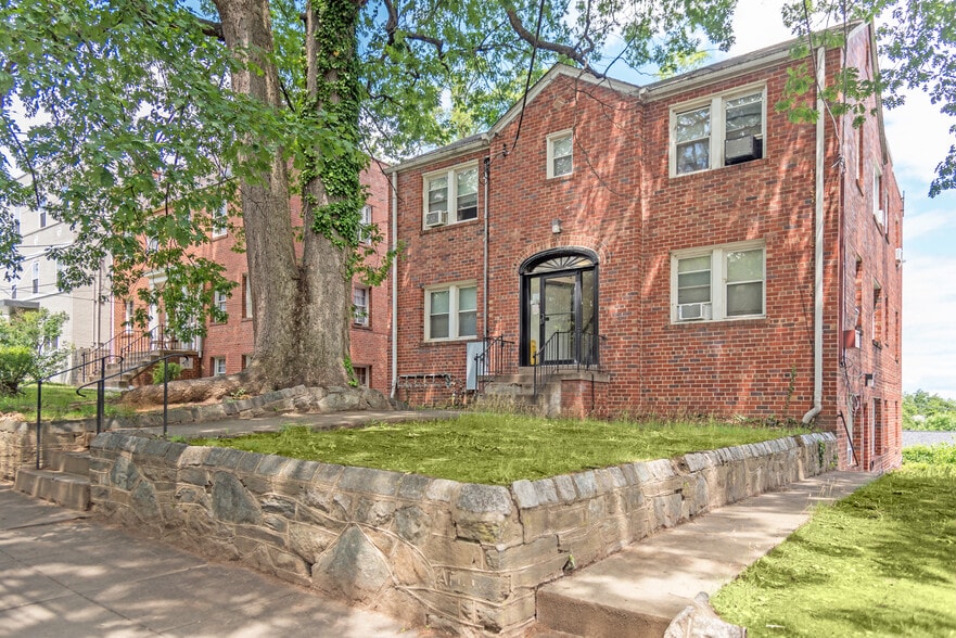 2920 P St SE, Washington, DC for sale - Building Photo - Image 1 of 9