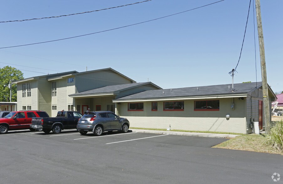 1611 Owen Dr, Fayetteville, NC for sale - Building Photo - Image 2 of 21