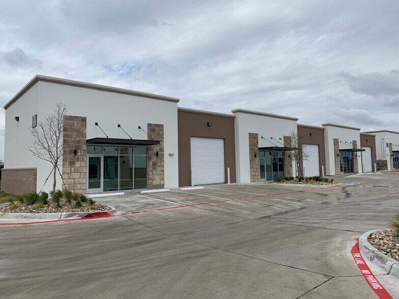 719 W Harris Rd, Arlington, TX à louer - Photo du bâtiment - Image 3 de 5