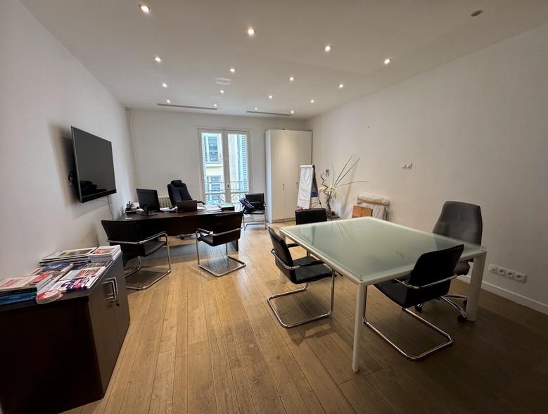 76 Avenue Des Champs Elysées, Paris for sale - Building Photo - Image 3 of 10