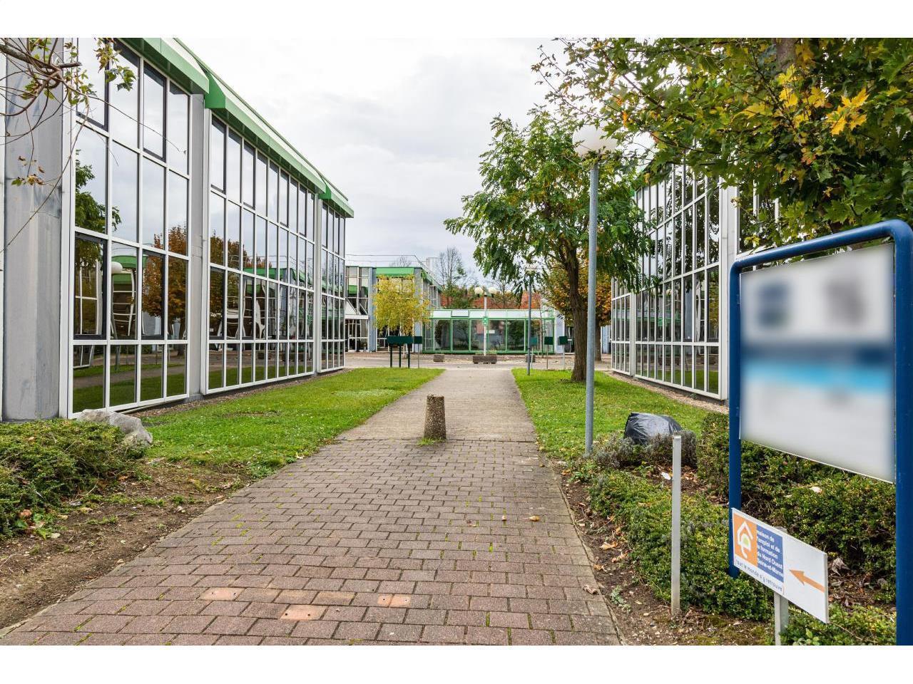 Office in Saint-Thibault-des-Vignes for lease Building Photo- Image 1 of 12