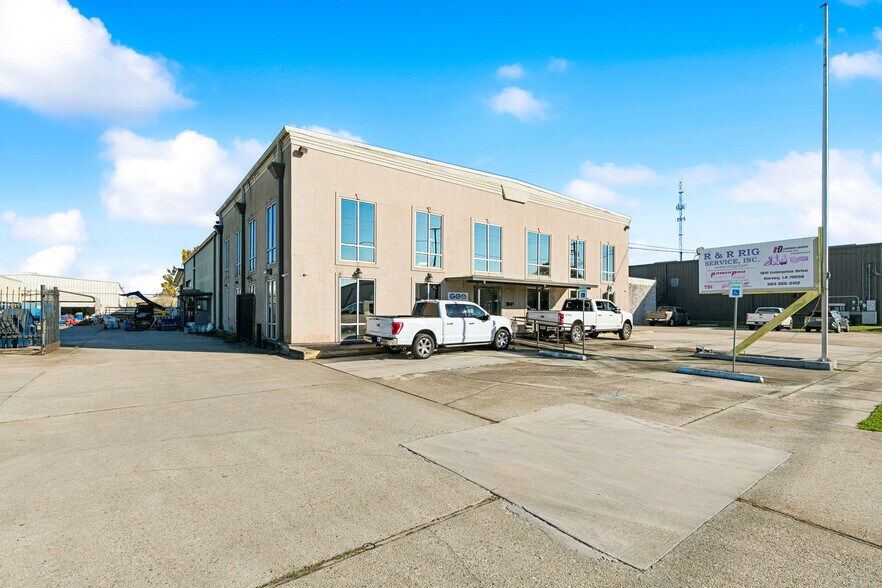 1841 Enterprise Dr, Harvey, LA à louer - Photo du bâtiment - Image 3 de 24