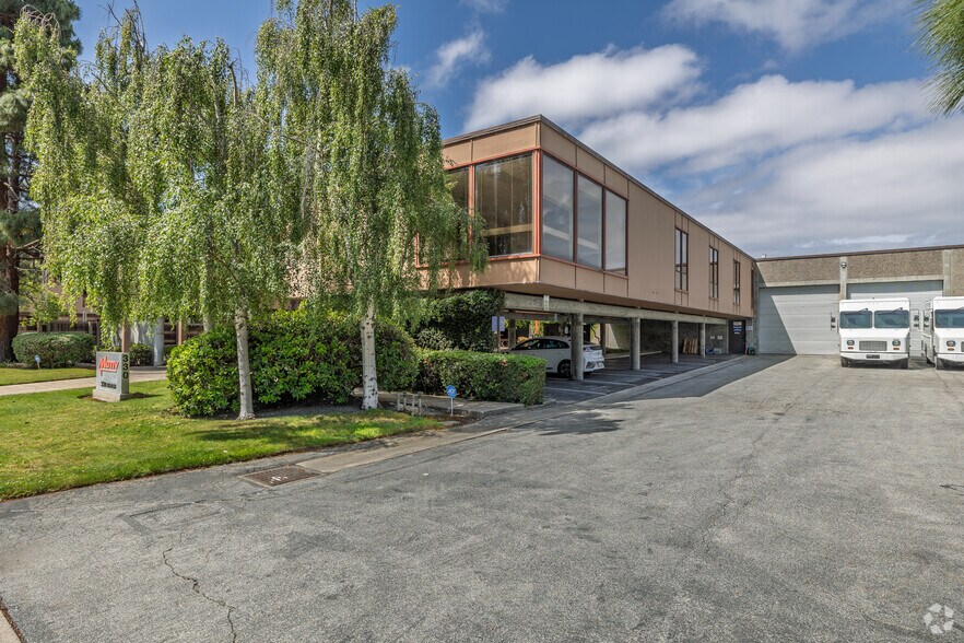 330 Hatch Dr, Foster City, CA à louer - Photo du bâtiment - Image 2 de 4