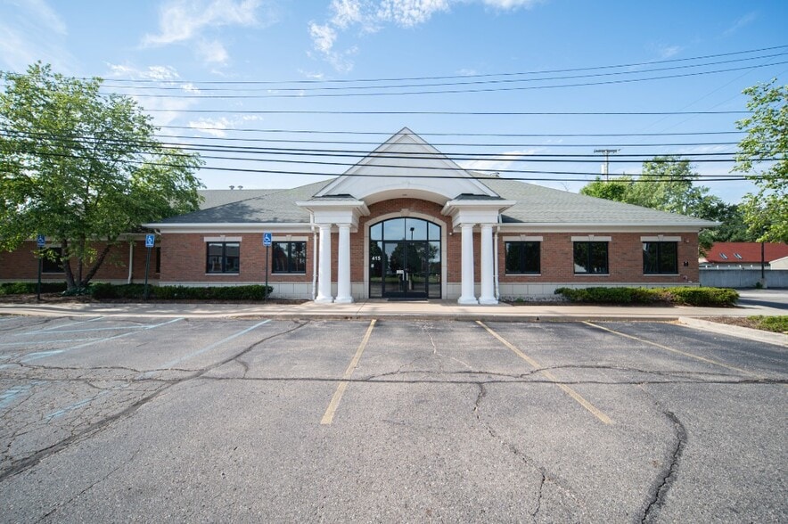 415 E Maple Rd, Troy, MI for sale - Building Photo - Image 2 of 11