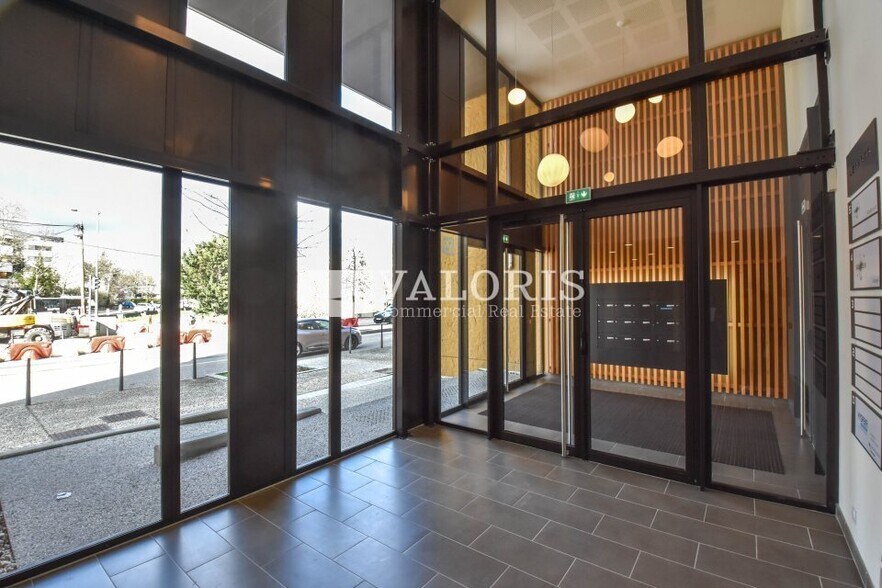 Office in Lyon for lease - Lobby - Image 3 of 15