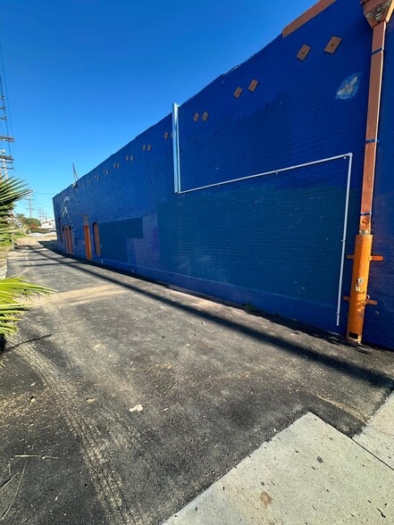 131-135 N Avenue 50, Los Angeles, CA for lease - Building Photo - Image 3 of 9