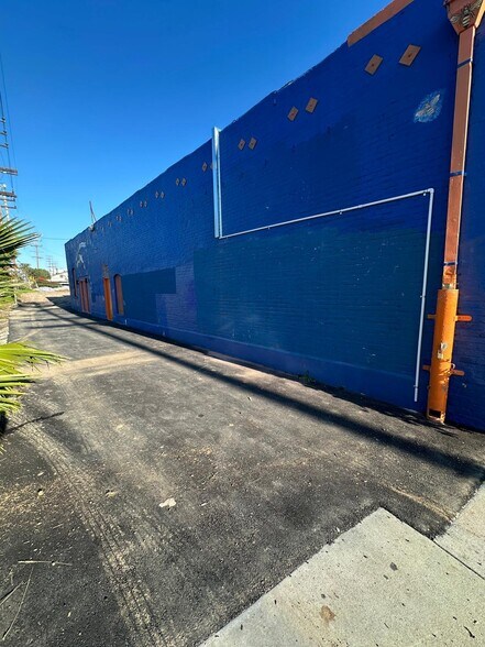 131-135 N Avenue 50, Los Angeles, CA à louer - Photo du bâtiment - Image 3 de 9