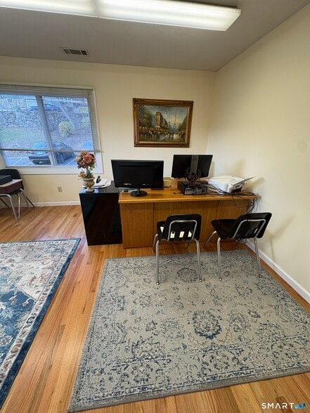 390 Middlebury Rd, Middlebury, CT for sale - Interior Photo - Image 1 of 15