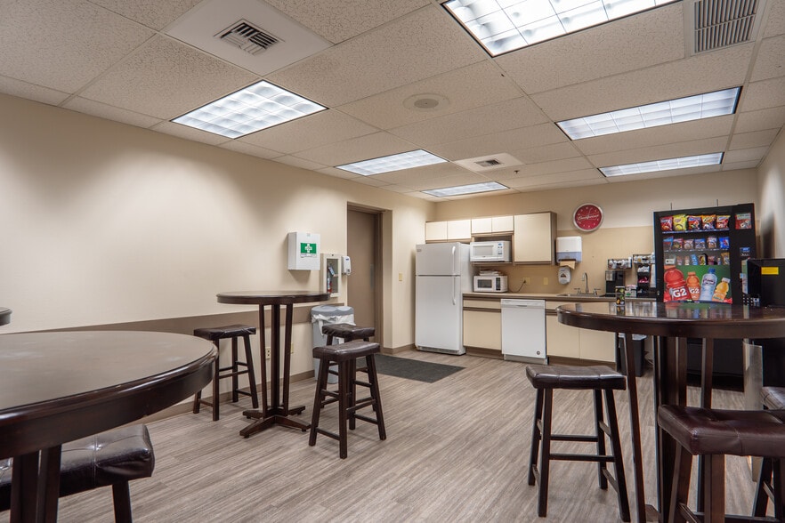 94 W Valley Mall Blvd, Union Gap, WA for sale - Interior Photo - Image 3 of 17