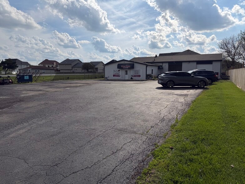 19850 Burnham Ave, Lynwood, IL for sale - Building Photo - Image 3 of 17